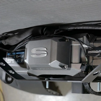 FRONT WINCH MOUNT WITH INCLUDED TOW HOOKS – SPRINTER (2019+). Photo 4