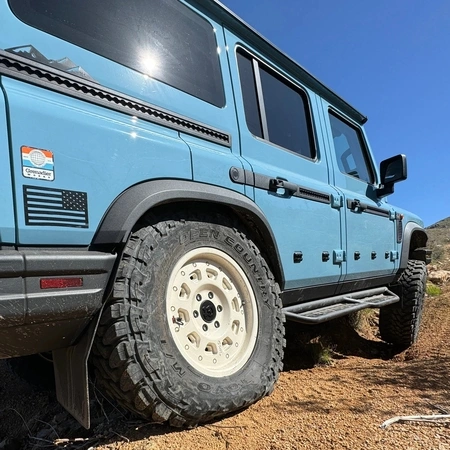 Grenadier Tubular Side Steps/Rock Sliders. Photo 2