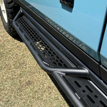 Grenadier Tubular Side Steps/Rock Sliders. Photo 4